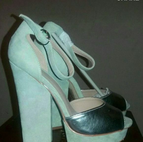 Dress - Picture 6 of 6